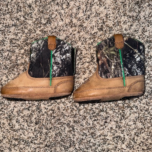 John Deere Johnny Poppers Baby Infant Boots Size 4 Camo - Picture 3 of 6